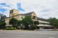 Extended Stay America Select Suites - Fayetteville - Owen Dr Hotels near Walmart Supercenter