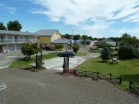 Monarch Motel