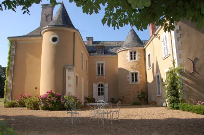 Château des Lutz Hotels in Brissarthe