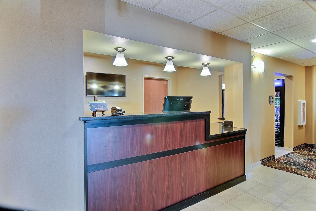 Cobblestone Hotel & Suites - McCook