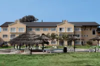 Howard Johnson Pilar Resort Spa & Convention Center