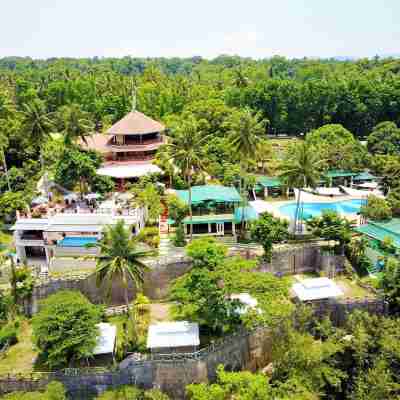 Noni's Resort Hotel Exterior