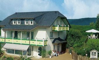 Modern Apartment in Schwalefeld with Garden