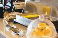 La Quinta Inn & Suites by Wyndham Anchorage Airport - breakfast