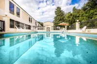 Econo Lodge Darien Hotels in Darien