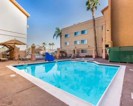 Comfort Inn & Suites Moreno Valley Near March Air Reserve Base