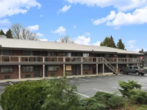 Art Infiniti Hotel Hotels in Maple Ridge