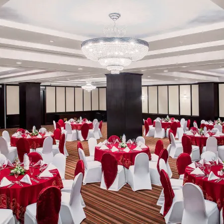Mövenpick Grand Al Bustan Dubai