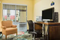 Days Inn & Suites by Wyndham Foley