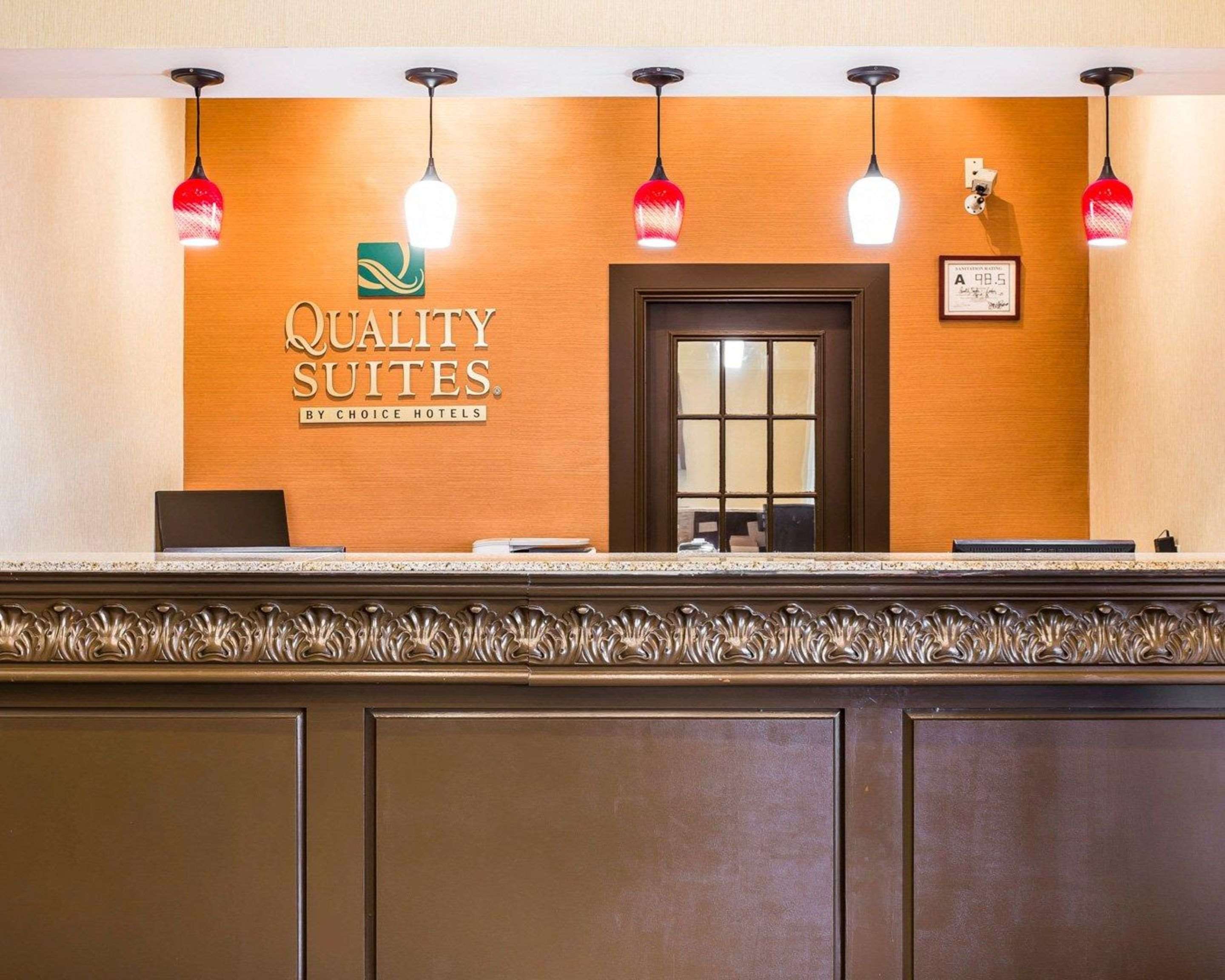 Quality Suites Convention Center - Hickory