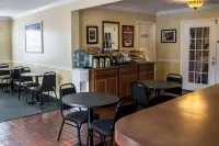 Econo Lodge Crystal Coast - breakfast