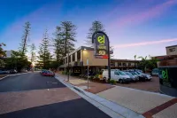 Azalea Motel - parking