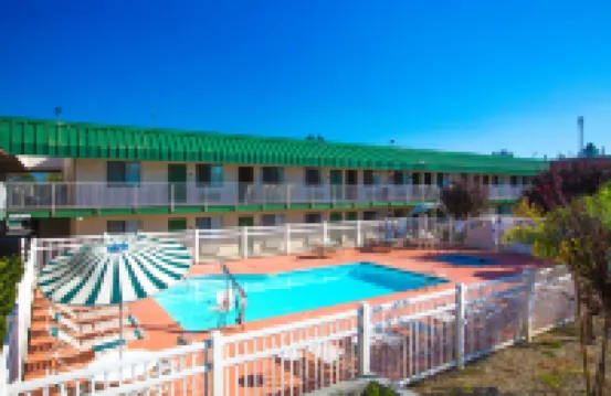 弗雷斯諾大學旅館