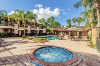 The Bungalows on Shary - Hot Tub