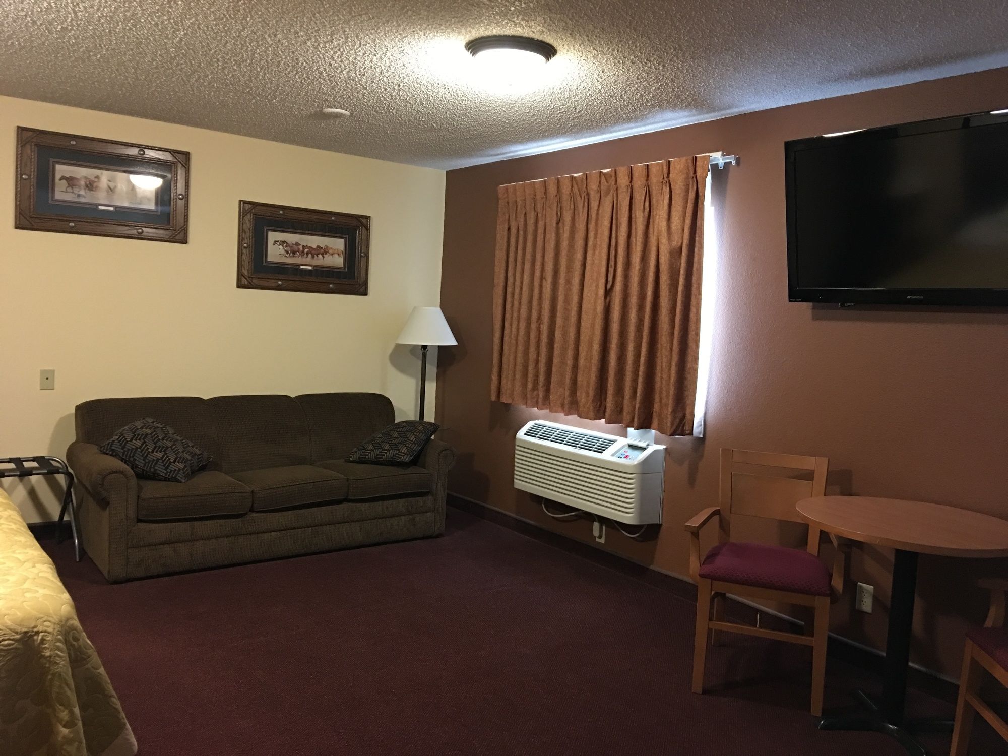 Super 8 by Wyndham Ogallala