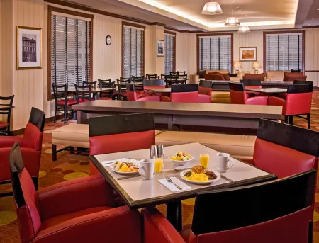 Residence Inn Alexandria Old Town/Duke Street Отели в г. Александрия