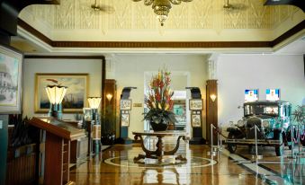 1. Hotel Ma..