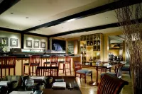 JW Marriott Hotel Surabaya - bar