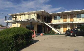 Holiday Lodge