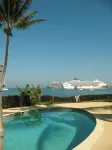 Hilo Reeds Bay Hotel - piscina