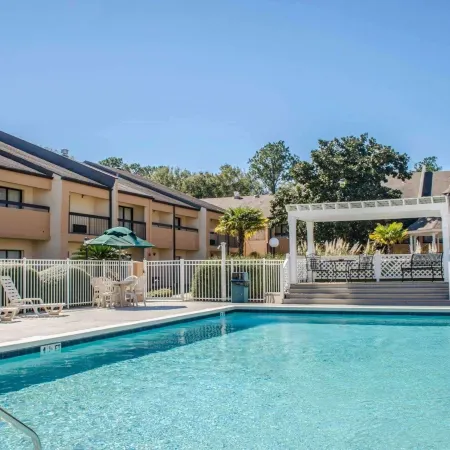 Quality Inn & Suites Pensacola Bayview