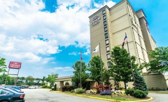 Crowne Plaza Newark Airport, an IHG Hotel