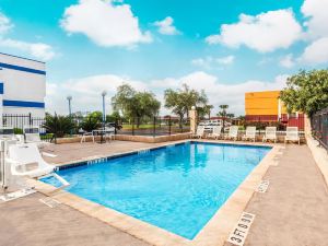 Travelodge by Wyndham San Antonio Downtown Northeast