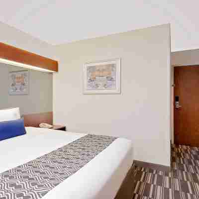 Microtel Inn & Suites by Wyndham Middletown Rooms