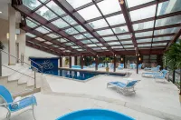 Wish Serrano Resort - Pools