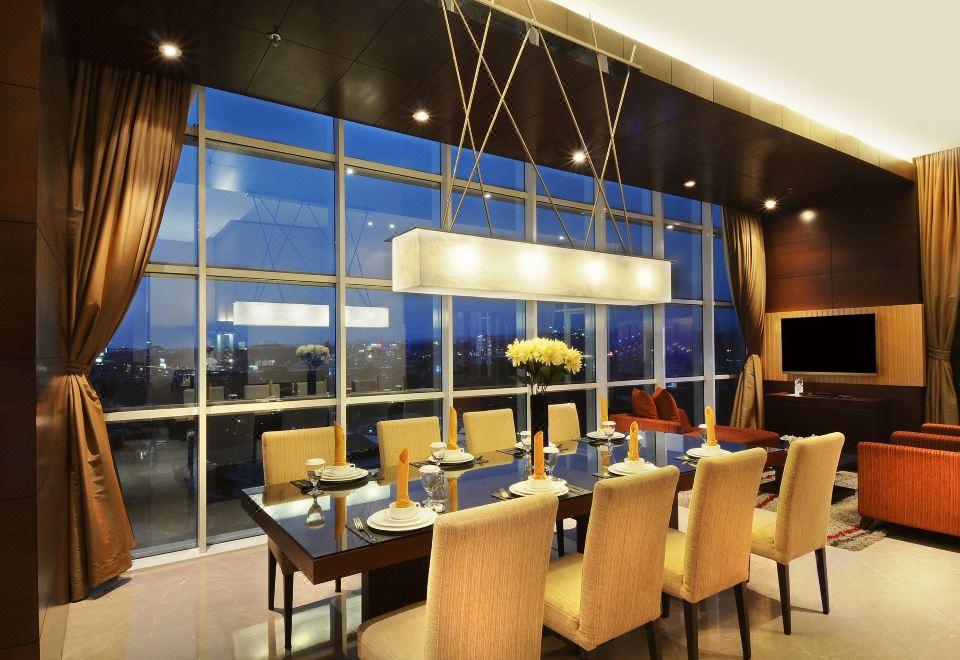 5. 더 럭스턴 반둥..