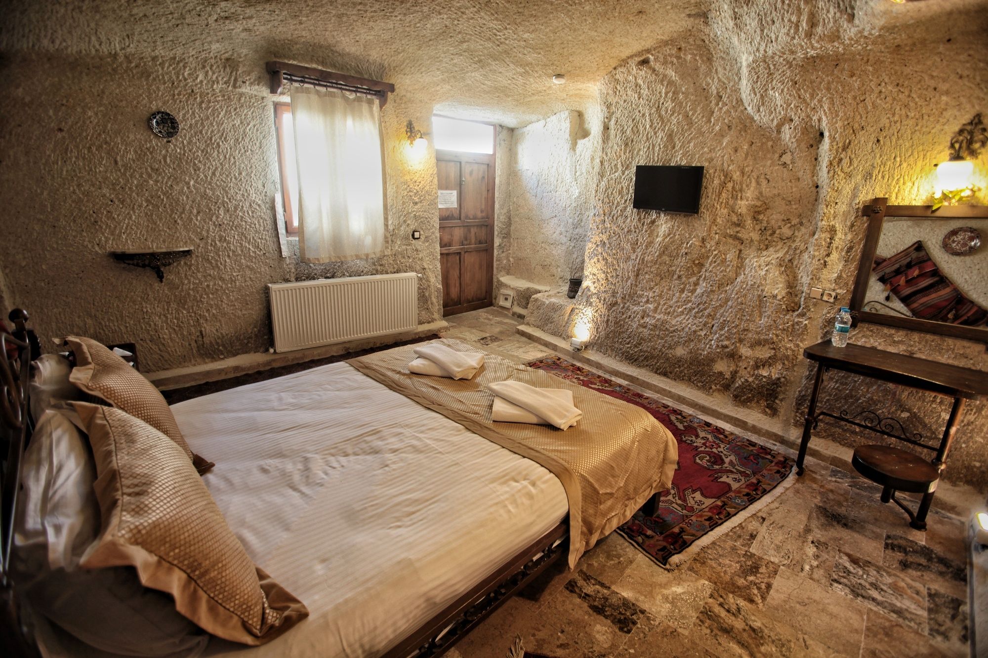 Emit Cave Hotel