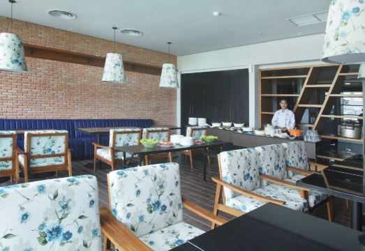 4. 캐빈 호텔 자카..