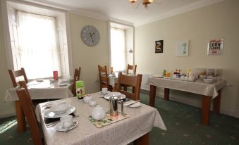 Inglestone House Guest House - Housity