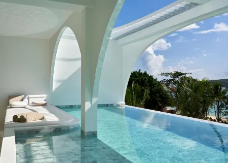 SALA Samui Chaweng Beach Resort Отели рядом с достопримечательностью «Guan-Yu Koh Samui Shrine»