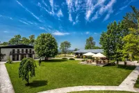 Dwór w Tomaszowicach Hotels in krakowski