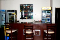 Grand Inn & Suites - bar