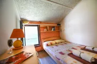 San Art Floating Hostel & Apartments