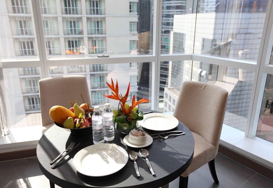 1. 라마다 스위트 ..