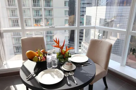 Ramada Suites by Wyndham Kuala Lumpur City Centre Отели рядом с достопримечательностью «Экваториал Плаза»