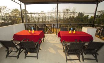 Sauraha Holiday Home Riverside