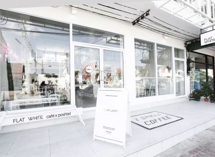 Flat White Cafe x Poshtel