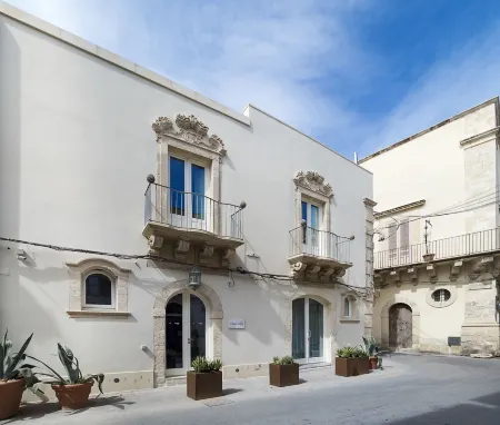 Re Federico Boutique Hotel Отели рядом с достопримечательностью «Piccolo Teatro dei Pupi»