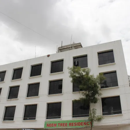Hotel Neem Tree Hyderabad Airport Отели рядом с достопримечательностью «Конгресс-центр MS в Хайдарабаде»