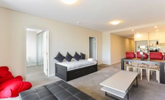 Spacious Apartment at Waitara