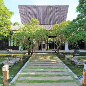 Chivaree Hotel and Resort