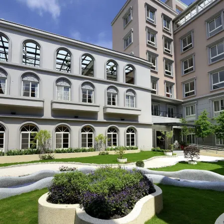 Caffir Garden Hotel Отели рядом с достопримечательностью «Станция Jiji»