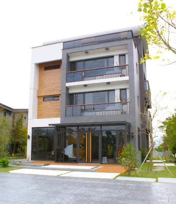 Sunny Stream B & B 緑舞日式主題園区周辺のホテル