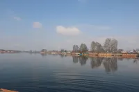 Houseboat New Golden Flower