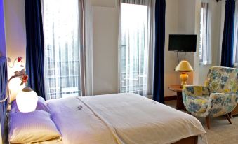 Fly Inn Brussels Airport - Housity