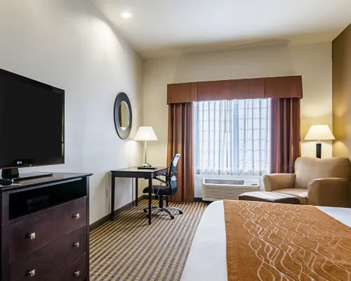 Comfort Inn & Suites Lawrence - University Area Hotels in Lawrence